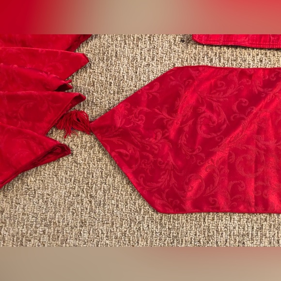 Christmas Holiday Linens Tablecloth Large 57”X101” W/Napkins,Runner, Placemats - Picture 5 of 8